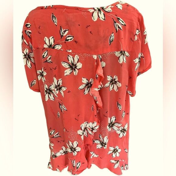 TORRID Coral Floral Ruffle Back Challis
Blouse size 1 - Picture 5 of 9